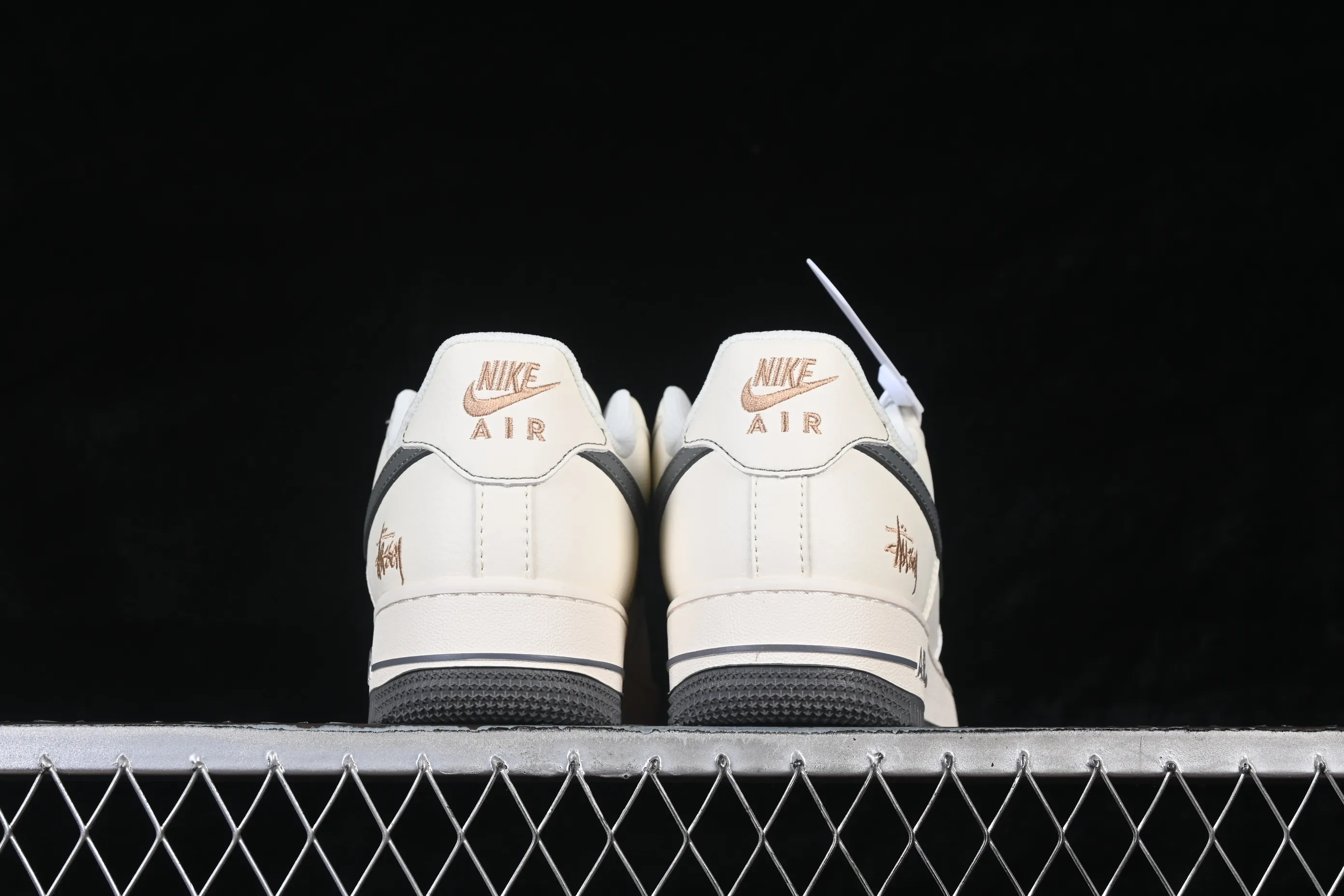 All categories Nk Air Force 1 Air Force series Nk Air Force 1 Low Air Force low-top Nike Air Force 1'07 Low Stusi co-branded rice dark gray gold label Air Force 1 low-top casual sneakers XX3168-223